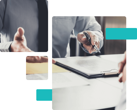 Homem de roupa social com papel e caneta a mão